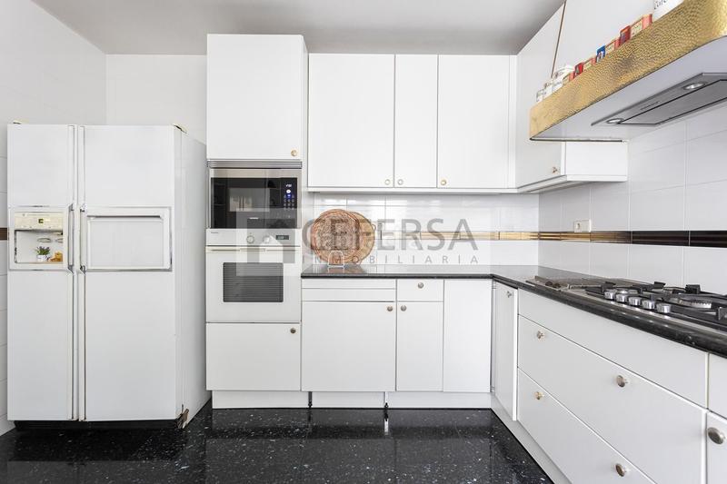 Foto 7622eb45-2202-48d9-a235-83f3ac14d25b. Casa a schiera con riscaldamento parcheggio piscina in Barcelona