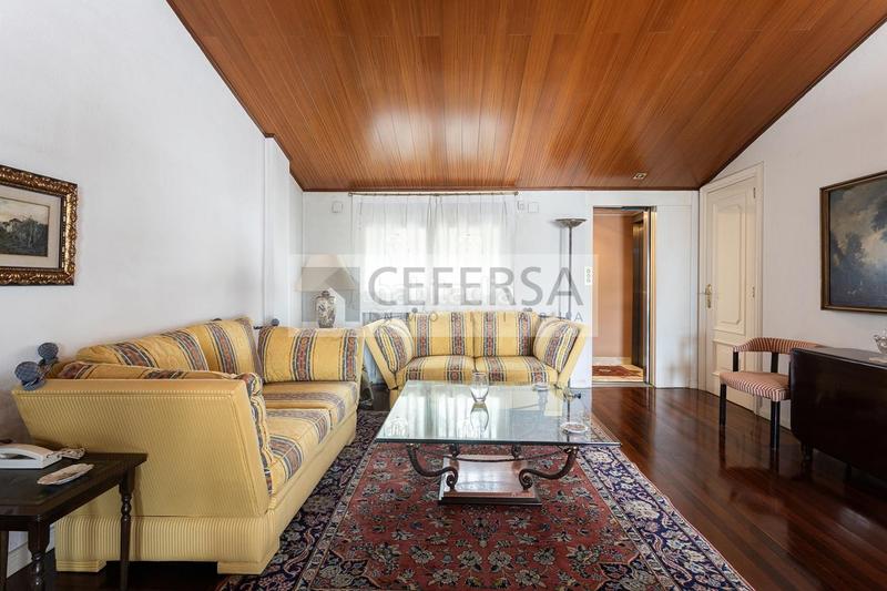 Foto 7b3ddb2e-c4b5-4c98-a045-3a6119a4e5c2. Casa a schiera con riscaldamento parcheggio piscina in Barcelona