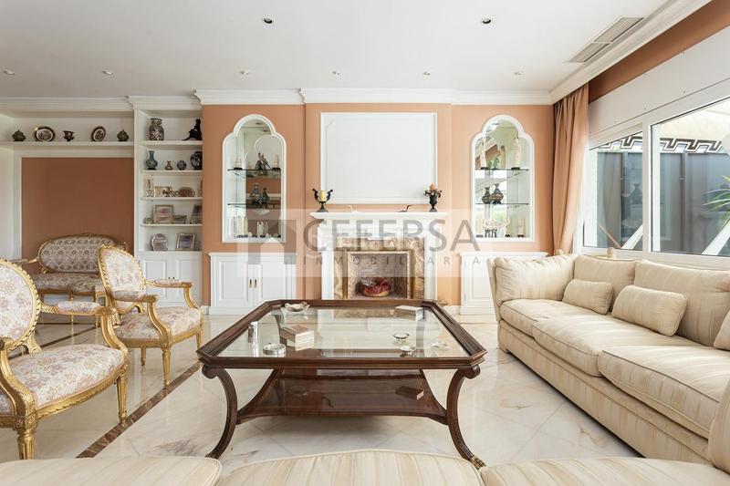 Foto 88dc9696-315d-4b0c-8fb5-5e970701c9c3. Casa a schiera con riscaldamento parcheggio piscina in Barcelona