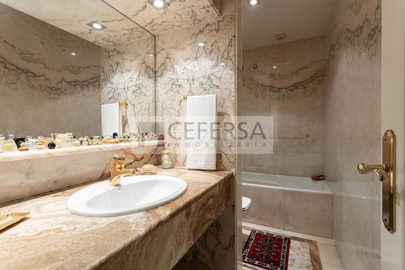 Foto 8b5ad10b-bcad-4c2e-97ee-defe43c2703e. Casa a schiera con riscaldamento parcheggio piscina in Barcelona