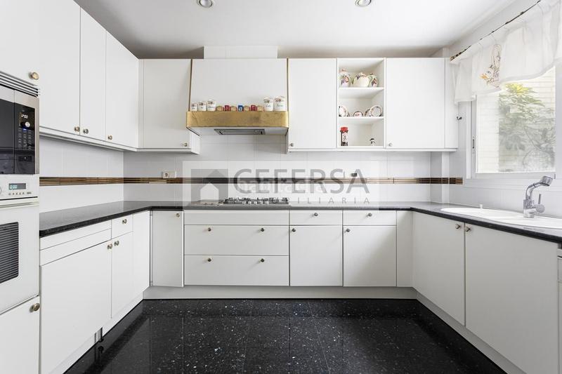 Foto a34222bb-1d81-4012-a8c5-349466fbdca3. Casa a schiera con riscaldamento parcheggio piscina in Barcelona