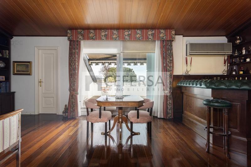 Foto ae09db91-5b9a-45cb-9940-e193af97a624. Casa a schiera con riscaldamento parcheggio piscina in Barcelona