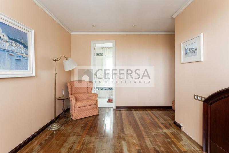 Foto bf436860-9fac-4f8d-9633-5c488d5a378b. Casa a schiera con riscaldamento parcheggio piscina in Barcelona