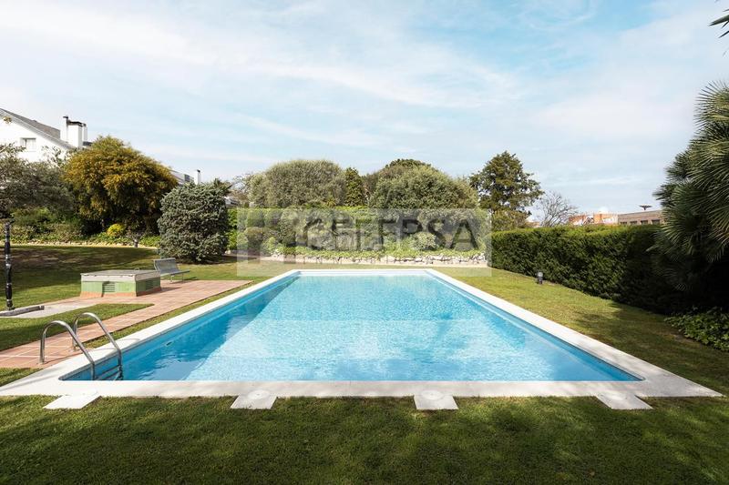 Foto e6222b9e-27b0-48e2-b132-1991b7a12bc8. Casa a schiera con riscaldamento parcheggio piscina in Barcelona