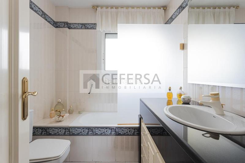 Foto e94341a2-bb10-456d-92b5-938251136f37. Casa a schiera con riscaldamento parcheggio piscina in Barcelona