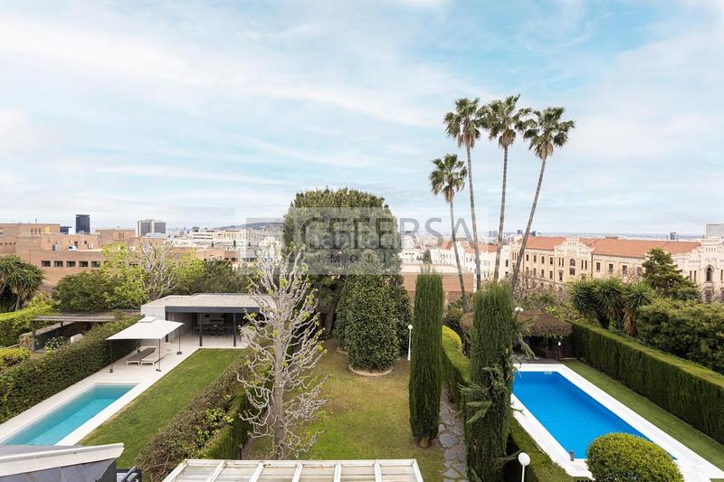 Foto f3108afd-e7d5-4414-8a2b-d5c59cd2ab74. Casa a schiera con riscaldamento parcheggio piscina in Barcelona