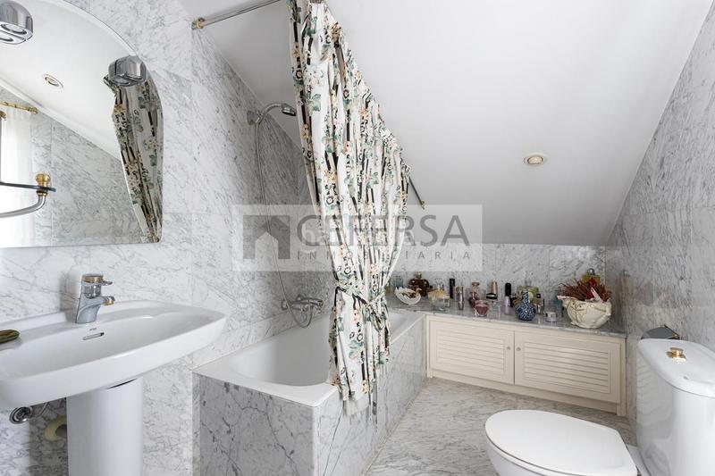 Foto f33d05b9-7690-47e1-8fb1-9a3a64a9fc5b. Casa a schiera con riscaldamento parcheggio piscina in Barcelona