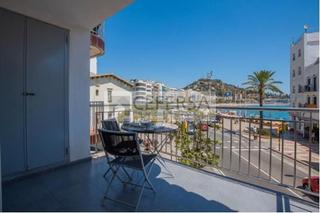 Casa  De la marina. Casa unifamiliar con licencia turística y locales comerciales en