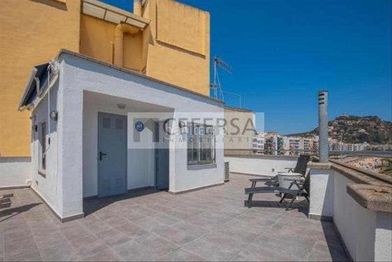 Foto bb64af90-5416-47b6-97e3-4029a2576bfb. Casa  unifamiliar con licencia turística y locales comerciales en ubicación inmejorable del passeig en Blanes