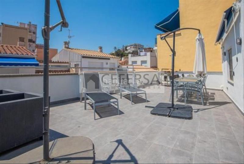 Foto f8e61f6f-6b9b-42e9-893d-f3479586726d. Casa  unifamiliar con licencia turística y locales comerciales en ubicación inmejorable del passeig en Blanes