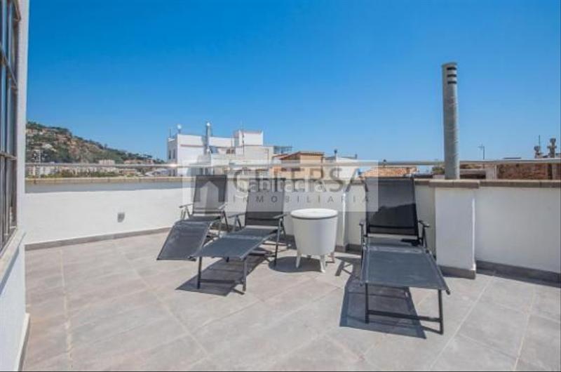 Foto fe56febf-bcaf-44b7-9625-daf4d5add927. Casa  unifamiliar con licencia turística y locales comerciales en ubicación inmejorable del passeig en Blanes