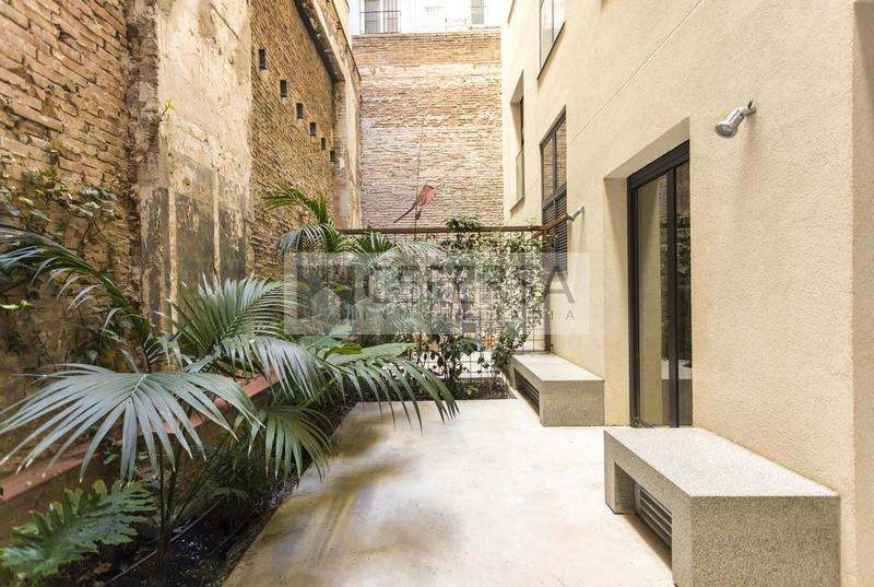 Foto d052e6b8-d21c-4848-b43e-fa64fe6f4958. Planta baja espectacular dúplex con jardín privado en edificio de obra nueva en sagrada familia en Barcelona