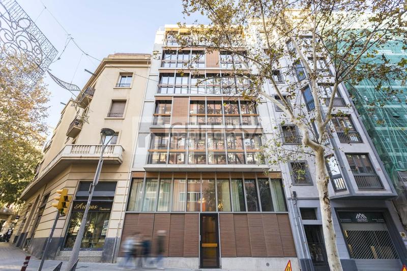 Foto 476cda2c-1471-47e1-819f-d8da752c7f1e. Planta baixa amb calefacció a Sagrada Família Barcelona