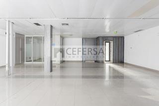 Location Édifice  Carrer dels vergós. Edificio comercial único en el centro de les tres torres.