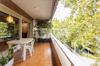 Pis  Carrer de les escoles pies. Gran piso alto en la prestigiosa zona de les tres torres