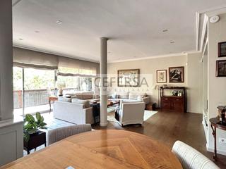 Piso en Tres Torres. Exclusivo piso con terraza y piscina en una de las mejores calle