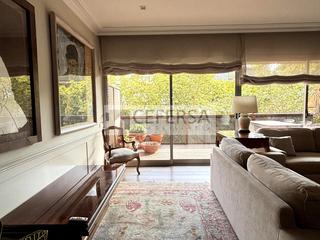 Piso en Tres Torres. Exclusivo piso con terraza y piscina en una de las mejores calle