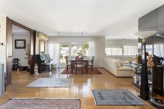 Appartement à Tres Torres. Exclusivo piso alto y soleado con terraza en la prestigiosa zona