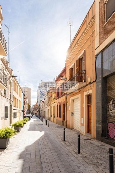 Foto df9315f4-5f80-451d-b9a2-4551511c9623. Casa amb calefacció aparcament a Sant Ramon - Maternitat Barcelona