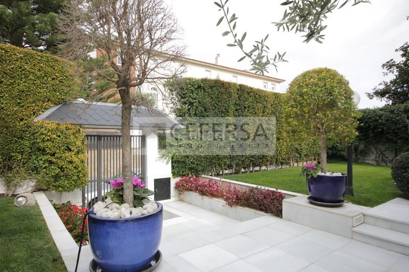 Foto 75ec728b-7973-4d99-9797-3e229d085fe3. Casa adosada impresionante vivienda con jardín en Pedralbes en Barcelona