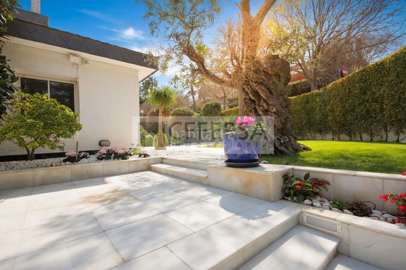 Foto b6290897-dad2-40d7-a836-9268fee9f19c. Casa adosada impresionante vivienda con jardín en Pedralbes en Barcelona