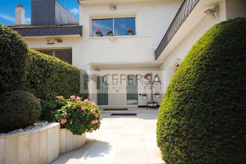 Foto c7f1c169-14ea-4a18-946c-0135df91d7c7. Casa adosada impresionante vivienda con jardín en Pedralbes en Barcelona