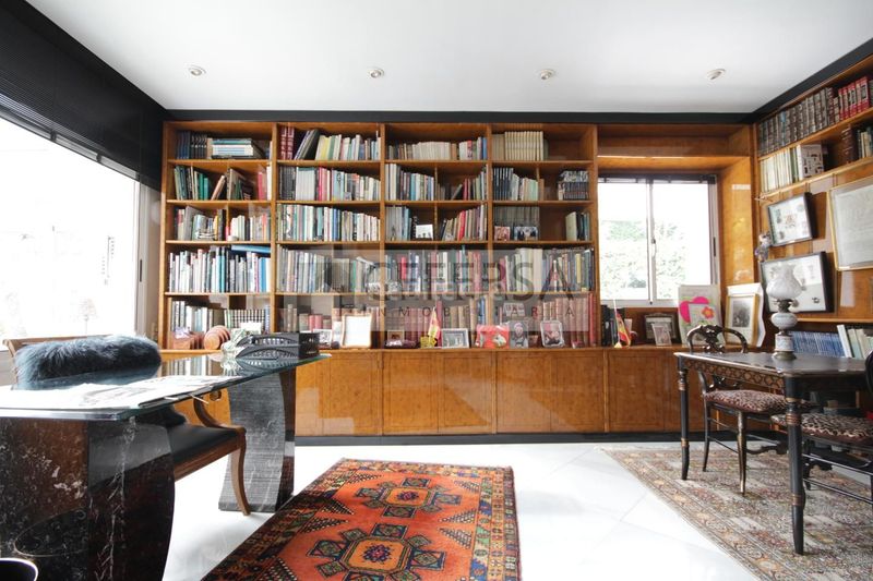 Foto d6a4f1c0-9503-4ab8-8662-a028bdb5def7. Casa adosada impresionante vivienda con jardín en Pedralbes en Barcelona