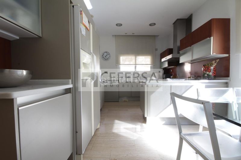 Foto 19d30398-f0e2-49e6-b515-d693e49e017d. Casa amb aparcament a Tres Torres Barcelona