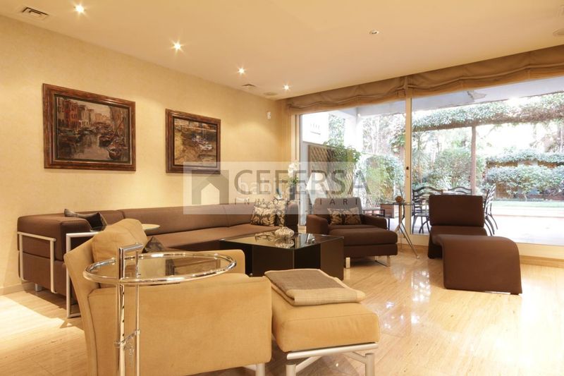 Foto 1ae5eb1b-97b3-4839-b46c-6f633ed19e88. Casa amb aparcament a Tres Torres Barcelona