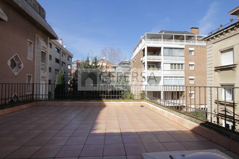 Foto 6aa3746b-2060-4c6b-883b-761bbd90599a. Casa amb aparcament a Tres Torres Barcelona