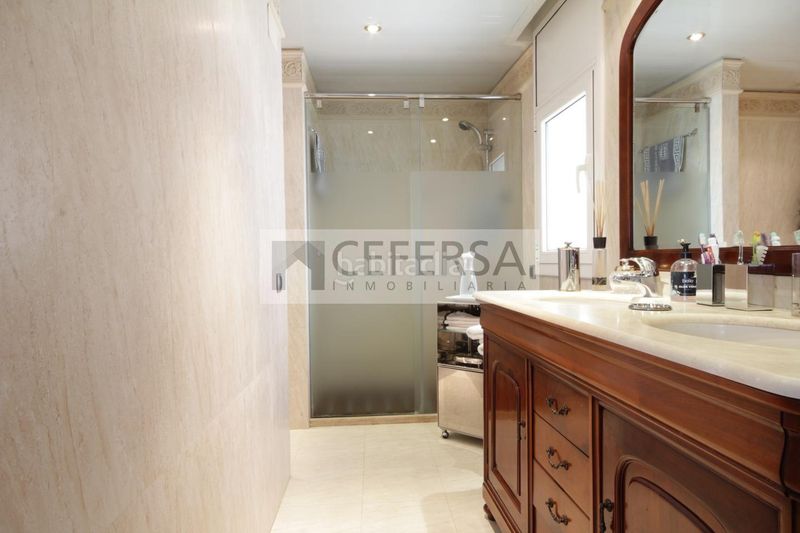 Foto 8150c496-0597-4c88-803c-e068f6adf42e. Casa amb aparcament a Tres Torres Barcelona