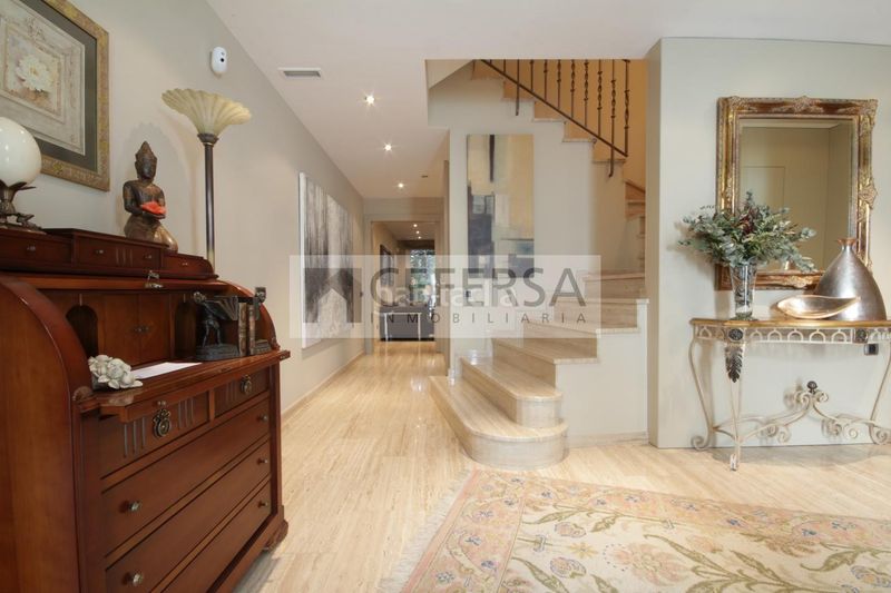 Foto b825eb1e-1e0c-4d0d-9b0e-f0a8aeacb288. Casa amb aparcament a Tres Torres Barcelona
