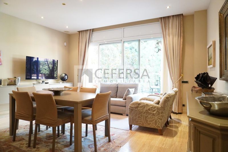 Foto e9118f3b-2070-4e6b-9d99-ba92a4e8ac3e. Casa amb aparcament a Tres Torres Barcelona