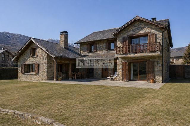 Foto 73283af5-b0aa-4898-8b80-ad3e6a4268d9. Casa amb calefacció aparcament a Das