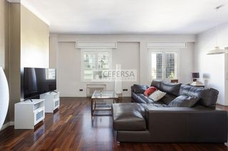 Pis  De carles iii. Exclusivo piso alto y reformado en zona diagonal.