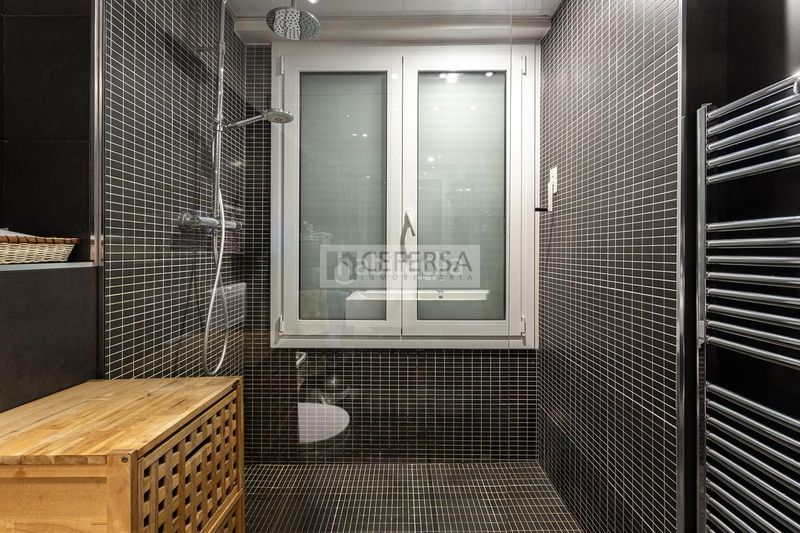 Foto 0efb4b89-a756-4967-825c-a53e7a5692d0. Pis amb calefacció aparcament a Barri de les Corts Barcelona