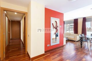 �tic  De proven�a. Exclusivo piso alto y luminoso con amplia terraza en el emblem�t