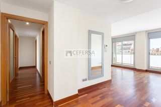 Pis  De proven�a. Exclusivo y luminoso piso con amplia terraza en el emblem�tico b