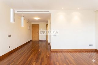 Piso  De provença. Exclusivo y luminoso piso con amplia terraza en el emblemático b