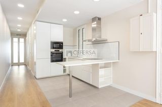 Pis  De guillem tell. Exclusiva vivienda reformada en finca regia de zona plaza molina