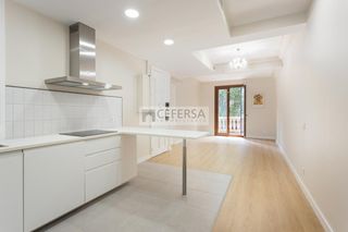 Etagenwohnung  De guillem tell. Exclusiva vivienda reformada en finca regia de zona plaza molina