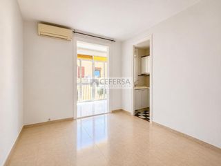 Flat  De benet mercadé. Piso amplio y luminoso y calle tranquila de gracia