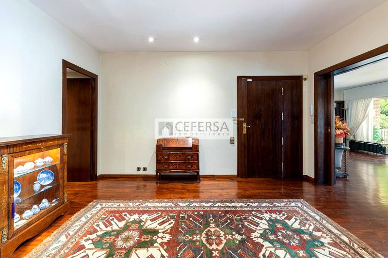 Foto b371bd62-66d8-490c-9e22-fcd4a0bd8b34. Pis amb calefacció aparcament a Tres Torres Barcelona