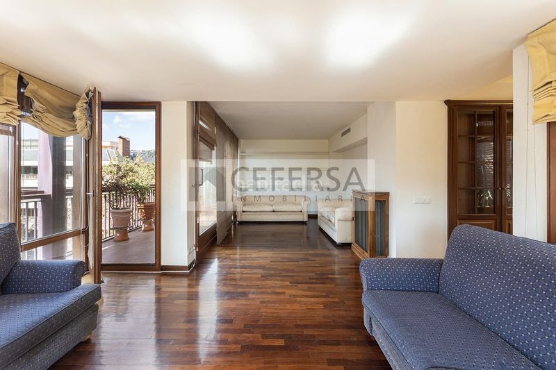 Foto 8797e06c-a3c3-4ce5-8899-6bde37f21c99. Pis amb calefacció aparcament piscina a Tres Torres Barcelona