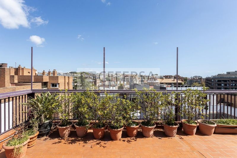Foto ac4c4ec7-5bce-489a-814c-ecc6e4b02d6f. Pis amb calefacció aparcament piscina a Tres Torres Barcelona