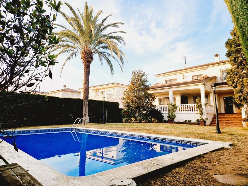 Foto 564fa05f-4977-4a38-bc34-30e3142452ec. Chalet impresionante casa unifamiliar de cuatro vientos con jardín y piscina privada en Vendrell (El)