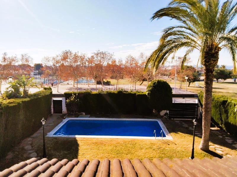 Foto a3c6976a-bb9d-45c7-a68d-434505180774. Chalet impresionante casa unifamiliar de cuatro vientos con jardín y piscina privada en Vendrell (El)