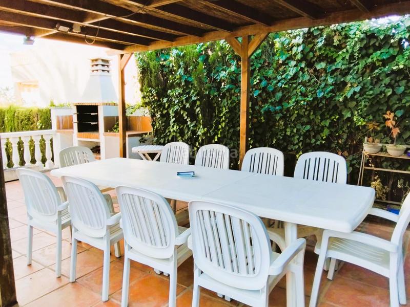 Foto a9c1d1a0-bf71-4597-ae91-02ebb7d765cf. Chalet impresionante casa unifamiliar de cuatro vientos con jardín y piscina privada en Vendrell (El)