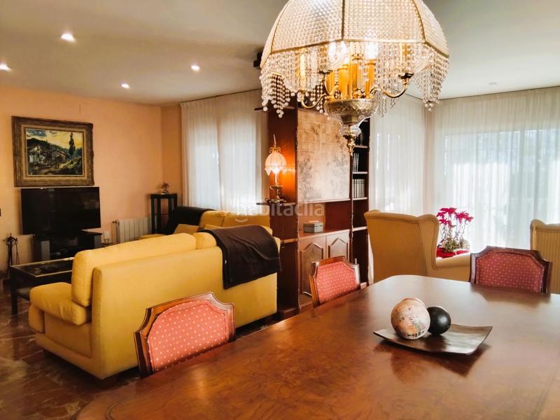 Foto d7f5dd0a-3b20-45a7-9fc8-dfefedcc24c5. Chalet impresionante casa unifamiliar de cuatro vientos con jardín y piscina privada en Vendrell (El)