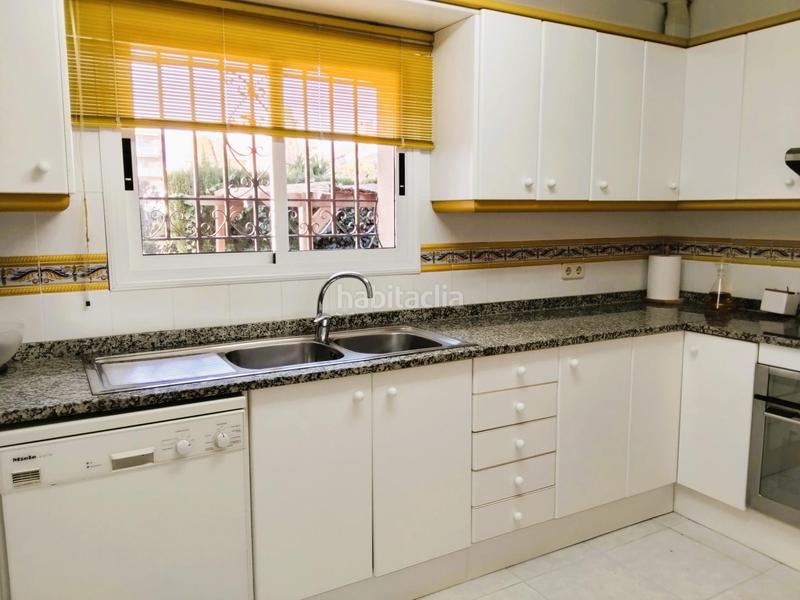 Foto dfa357e0-8d35-4966-8c00-397227de8e35. Chalet impresionante casa unifamiliar de cuatro vientos con jardín y piscina privada en Vendrell (El)